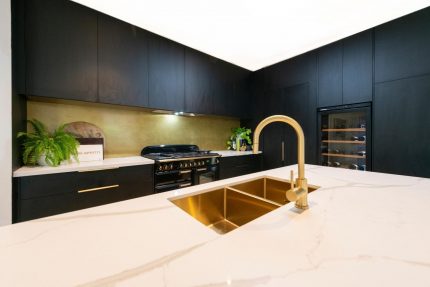 Qara modern mətbəx mebeli KM061 (5)